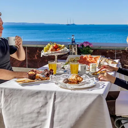 Hotel Greif & Triest